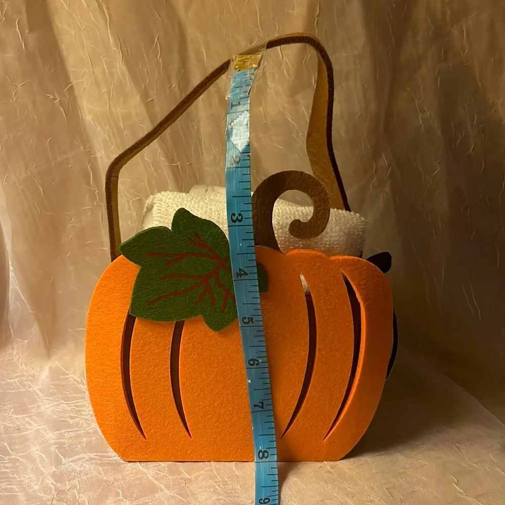 NWT- 3 pack washcloths 100% cotton in felt basket w/ pumpkin on front